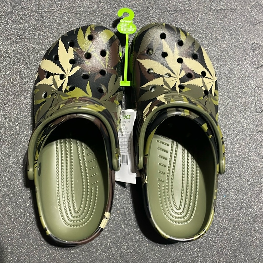 Classic hemp camo crocs. New with tags. Womens size 9/Mens Size 7